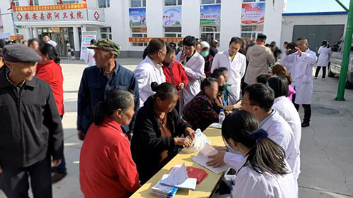 健康扶贫，伦理片
深入基层义诊活动顺利结束