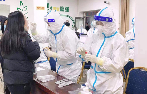 逆行的另一道风景！伦理片
深入社区开展核酸检测