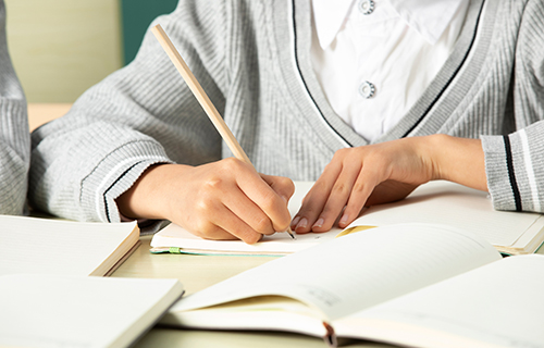 14岁男孩言行举止异常，竟然是TA在作怪