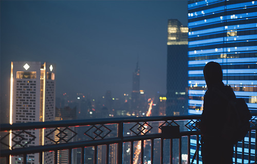 孩子无故性情多变？医生：要早干预、早治疗