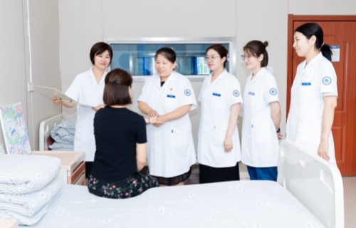 特色科室 | 心理科四疗区（老年心理科、心身疾病诊疗中心）：专业为基，呵护银发心灵绿洲