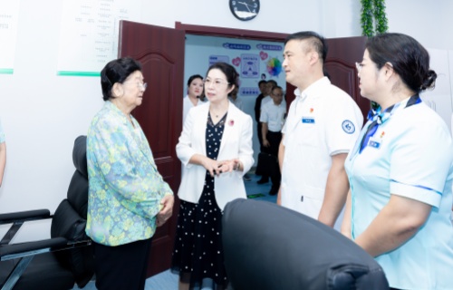 中国关工委主任顾秀莲一行到伦理片
实地调研