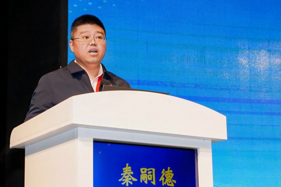 裁剪秦肆德主席选.jpg